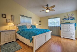 House (3 Bedrooms) | Interior - Spring Hill Home w/ Pool ~ 1 Mi to Weeki Wachee (Spring Hill)