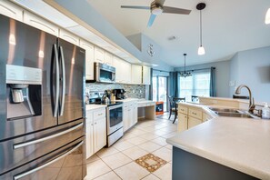 Interior - Private Yard & Pool: Stunning Cape Coral Getaway! (Cape Coral)