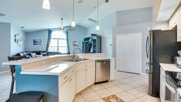 House (4 Bedrooms) | Interior