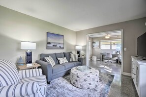 House (3 Bedrooms) | Interior - Tampa Home Near Boat Ramp ~ 10 Mi to Dtwn! (Tampa)