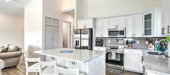 Family-friendly Tampa Home < 3 Mi to Ocean!