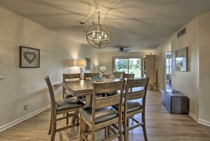 Dining - St Pete Condo w/ Heated Pool - 3 Miles to Beach! (St. Petersburg)