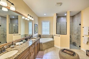 Interior - 3 Mi to Downtown Cape Coral: Canal-front Villa (Cape Coral)