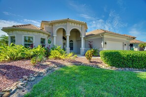 Interior - 3 Mi to Downtown Cape Coral: Canal-front Villa (Cape Coral)