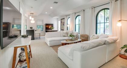 Chic Getaway in Desirable South Tampa District!
