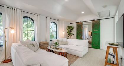 Chic Getaway in Desirable South Tampa District!