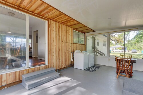 Sunny Fort Walton Beach Vacation Rental w/ Yard!