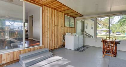 Sunny Fort Walton Beach Vacation Rental w/ Yard!