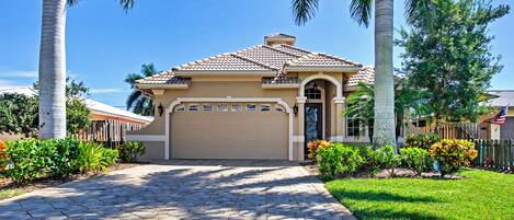 House (3 Bedrooms) | Exterior