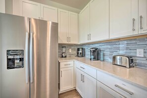 Interior - Sun-dappled Family Paradise w/ Community Pool (Davenport)