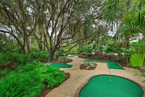 Property grounds - Sun-dappled Family Paradise w/ Community Pool (Davenport)
