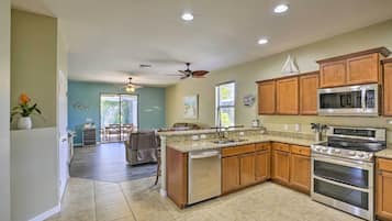 House (4 Bedrooms) | Interior