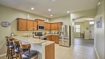 House (4 Bedrooms) | Interior