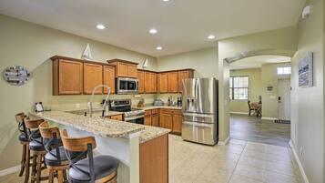 House (4 Bedrooms) | Interior