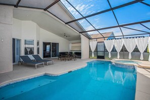 Outdoor pool - Davenport Vacation Home w/ Pool, Spa & Game Room! (Davenport)
