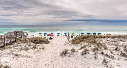 Sunny Destin Condo w/ Pool & Beach Access!