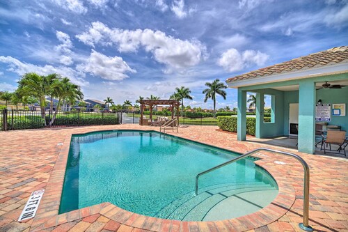 Upscale Florida Townhome - 1/2 Mi to Beach!