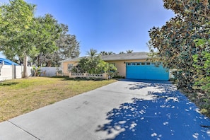 House (3 Bedrooms) | Interior - Pool, Dock & Kayaks: Waterfront Palmetto Home (Palmetto)
