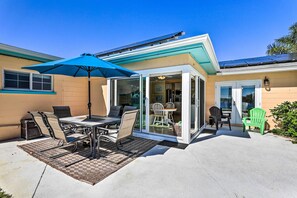 Interior - Pool, Dock & Kayaks: Waterfront Palmetto Home (Palmetto)