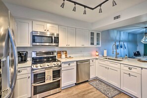 Apartment (3 Bedrooms) | Private kitchen