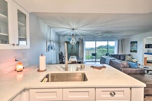 Apartment (3 Bedrooms) | Private kitchen - Updated Ormond Beach Condo: Relax & Explore! (Ormond Beach)