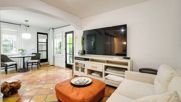 Apartment (0 Bedroom) | Interior