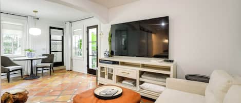 Apartment (0 Bedroom) | Interior