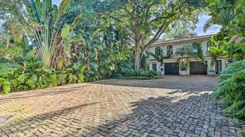 Apartment (0 Bedroom) | Interior