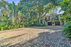 Apartment (0 Bedroom) | Interior