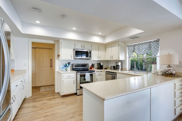 House (4 Bedrooms) | Interior - Waterfront Fort Lauderdale House w/ Heated Pool! (Fort Lauderdale)