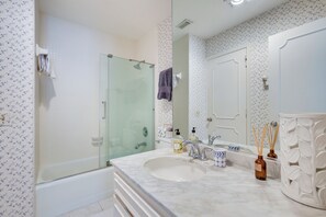 House (4 Bedrooms) | Interior - Waterfront Fort Lauderdale House w/ Heated Pool! (Fort Lauderdale)