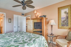Apartment (2 Bedrooms) | Interior - Waterfront Condo w/ Patio & Pool on Madeira Beach! (Madeira Beach)