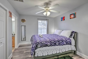 Interior - Tidy Tallahassee Townhome ~ 7 Mi to Downtown! (Tallahassee)