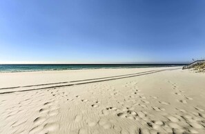 Beach towels - 'tipsy Turtle' Condo w/ Patio & Harbor Access (Destin)