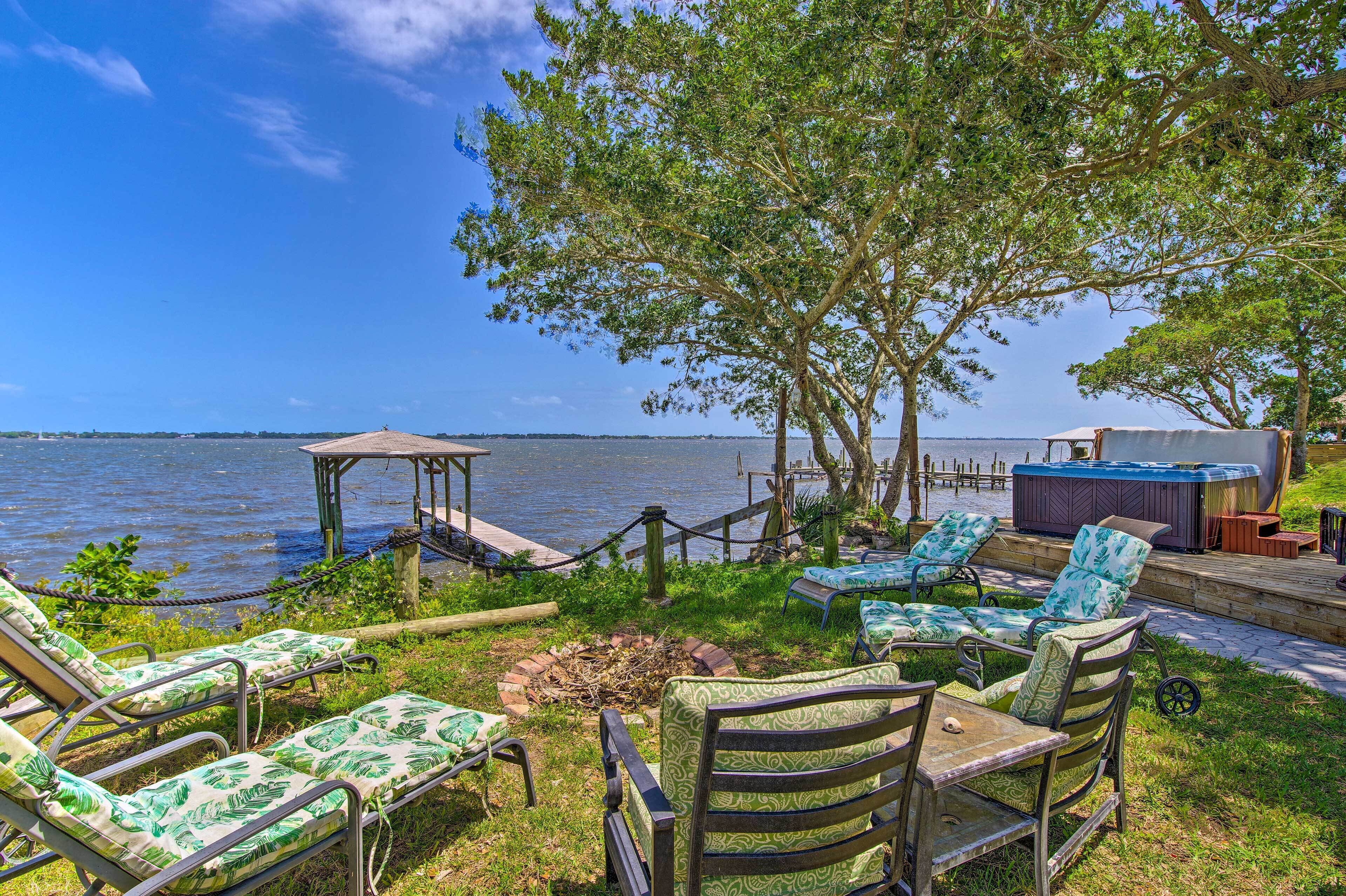 Tropical Villa: Screened Porch & Water View!