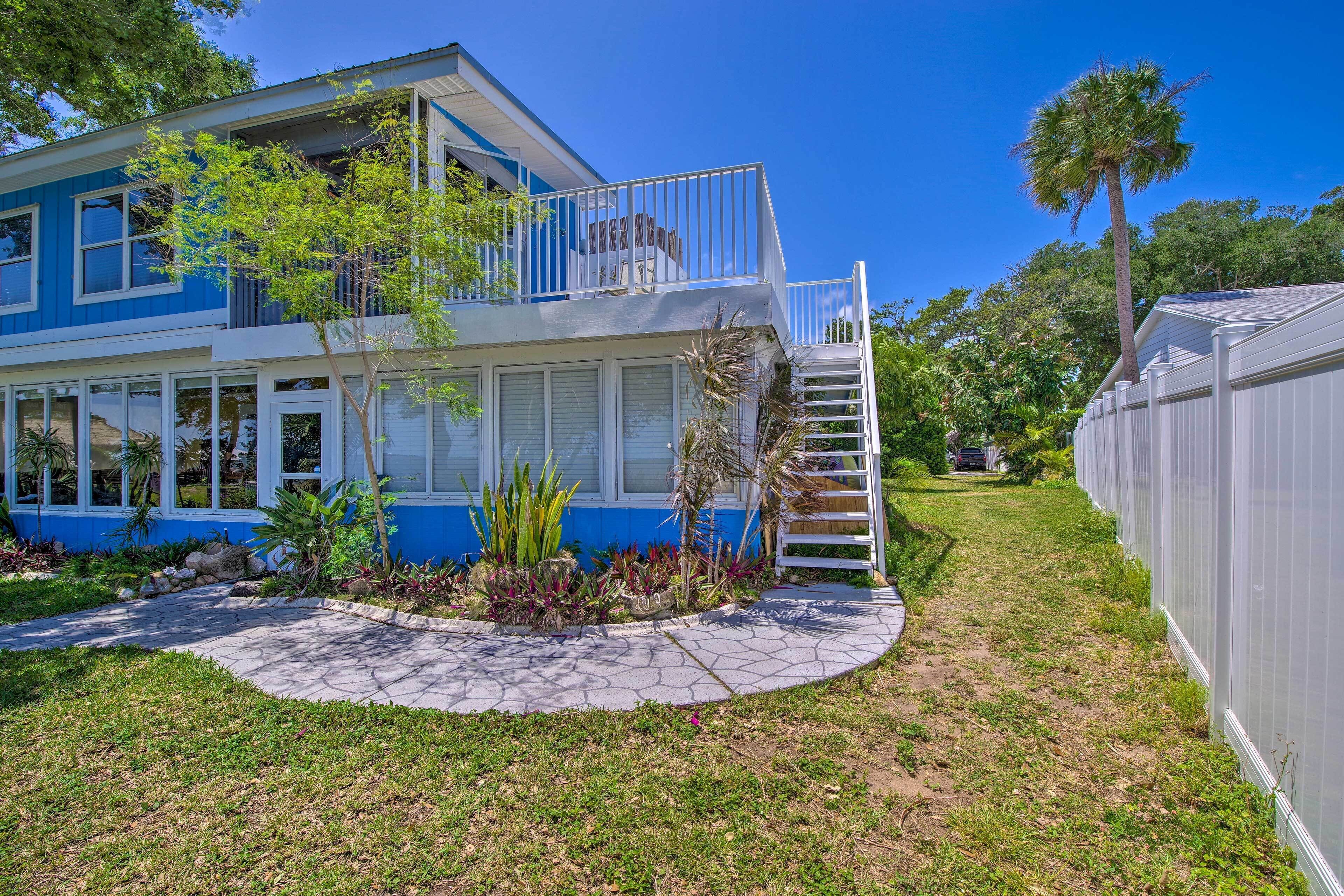 Tropical Villa: Screened Porch & Water View!