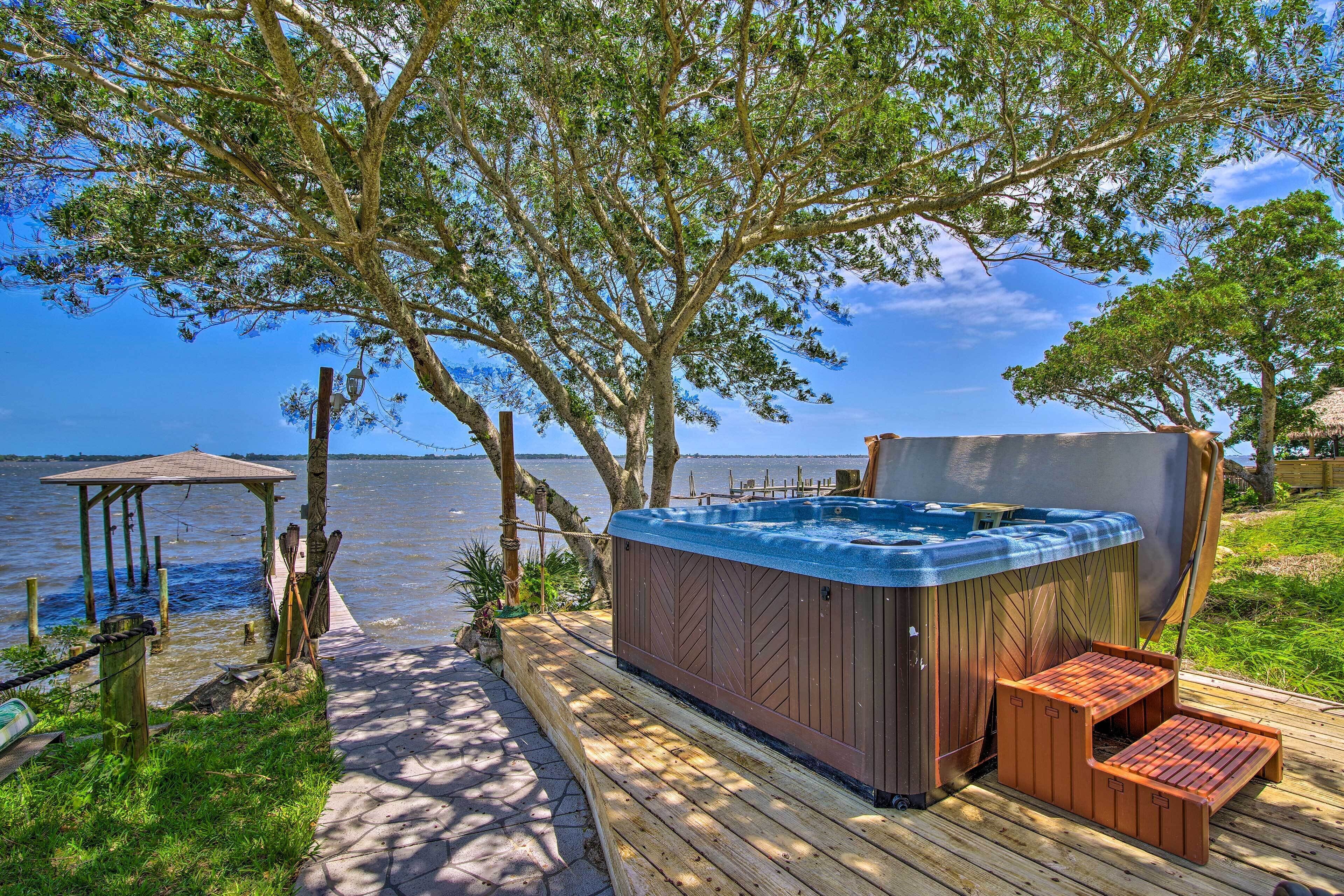 Tropical Villa: Screened Porch & Water View!