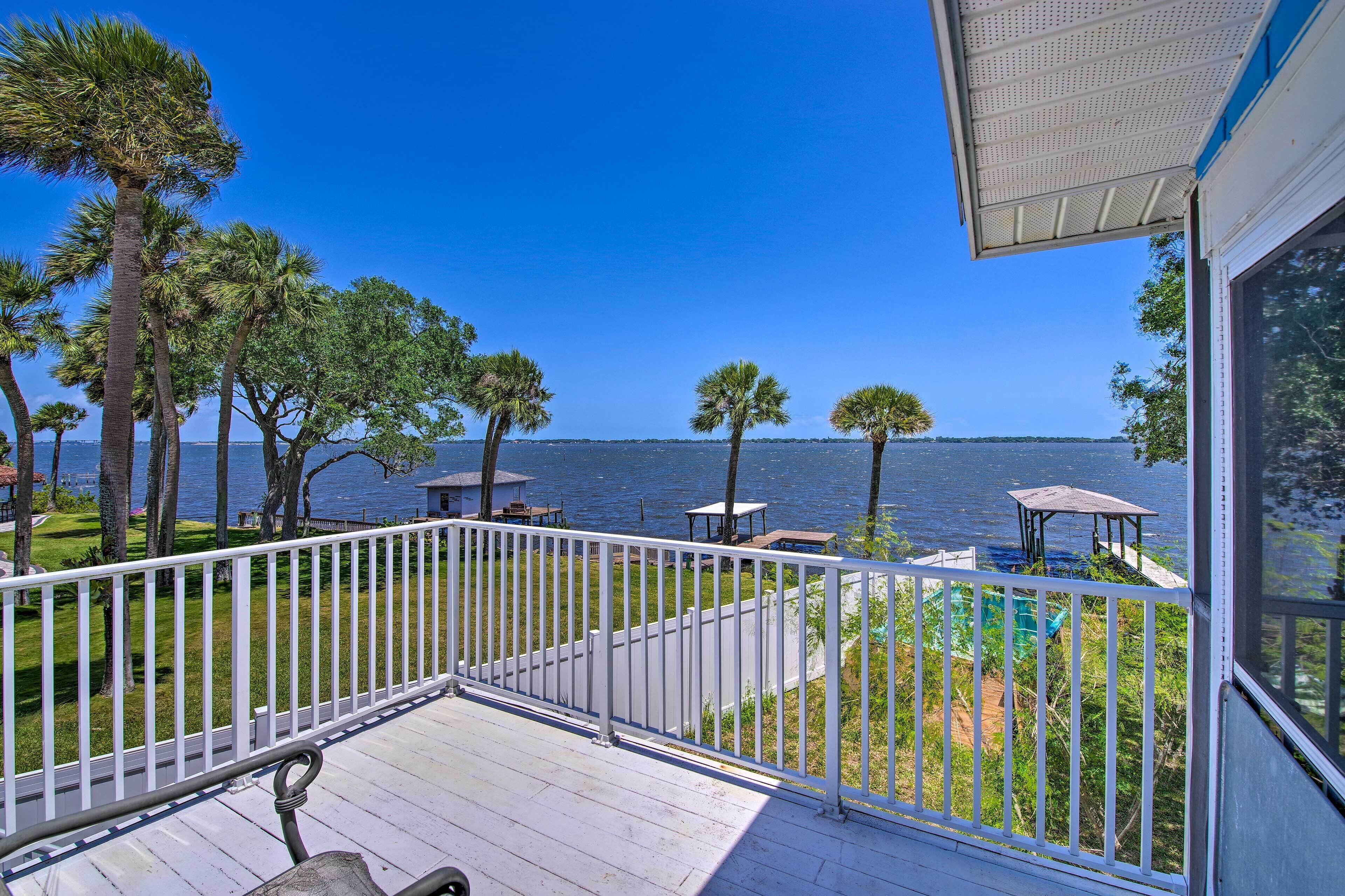 Tropical Villa: Screened Porch & Water View!
