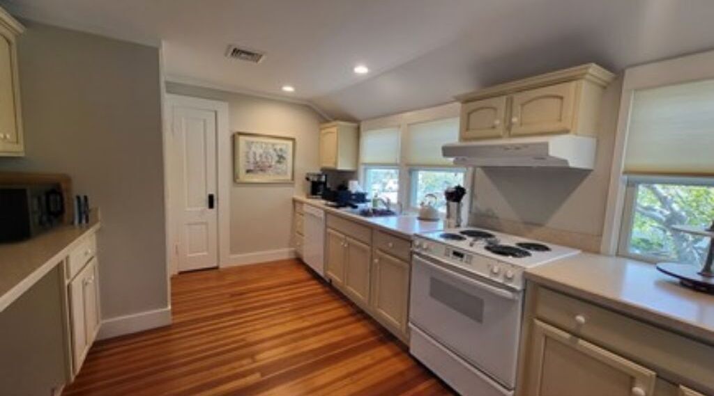 New to Market ''Weir on Main'' Location! Location! Location!