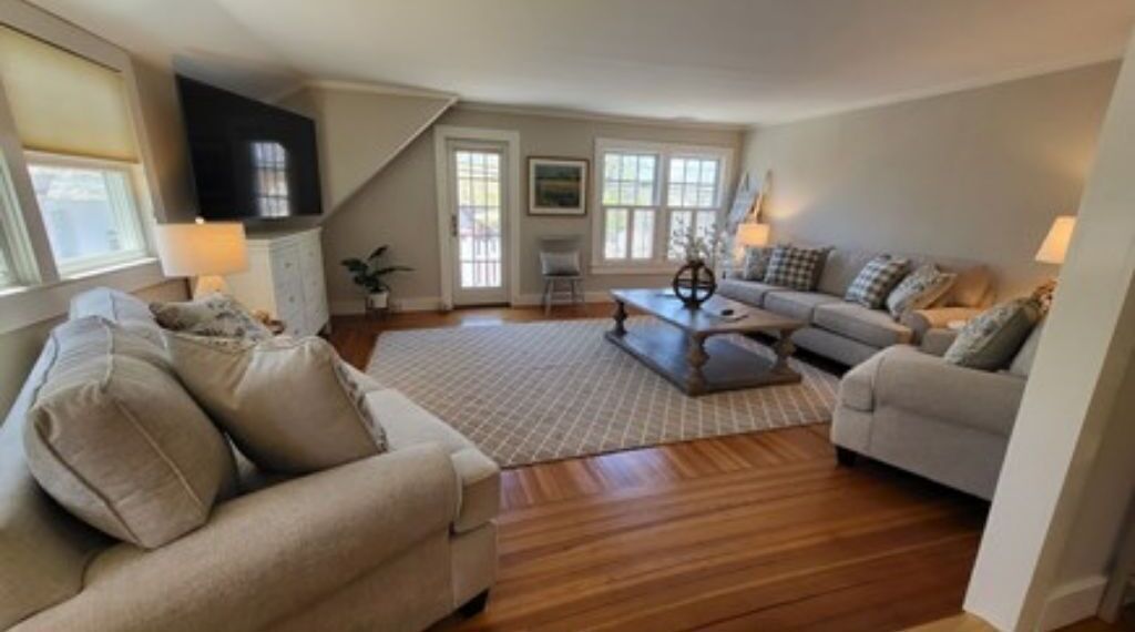 New to Market ''Weir on Main'' Location! Location! Location!