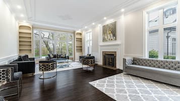 Royal Villa | Living area | 65-inch LED TV with digital channels, TV, Netflix