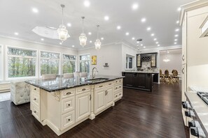 Royal Villa | Private kitchen
