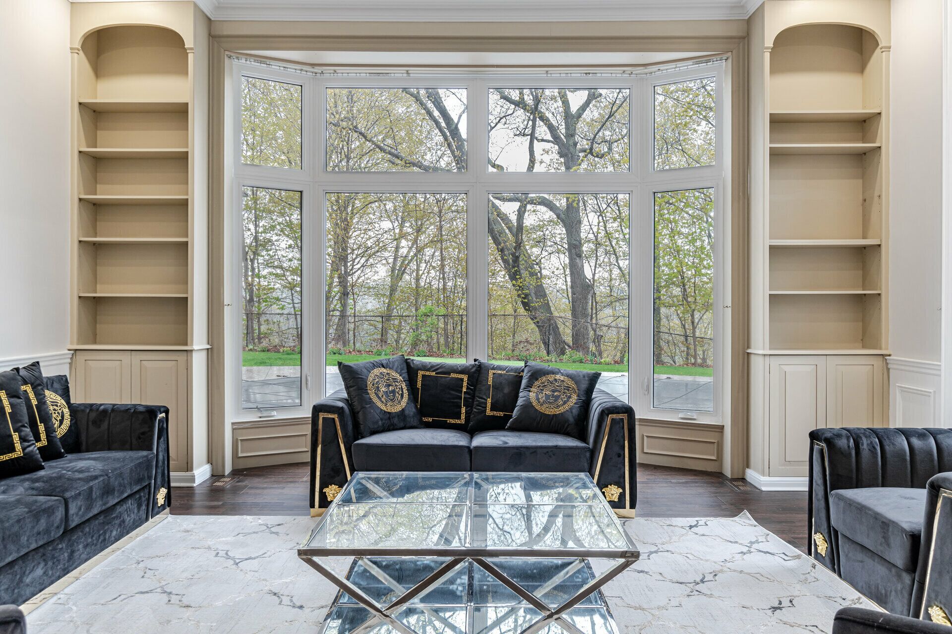 Royal Villa | Living area | 65-inch LED TV with digital channels, TV, Netflix