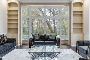 Royal Villa | Living area | 65-inch LED TV with digital channels, TV, Netflix - Waterfront Royal Villas (Mississauga)