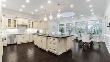 Villa Royale | Cuisine privée | CafetiÚre/bouilloire, bouilloire électrique