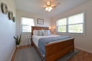 2 habitaciones, tabla de planchar con plancha y cuna de viaje 