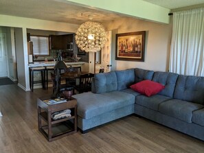 Smart TV, fireplace, DVD player