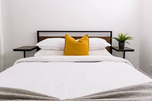 Bureau, fer et planche Ă repasser, Wi-Fi gratuit, draps fournis