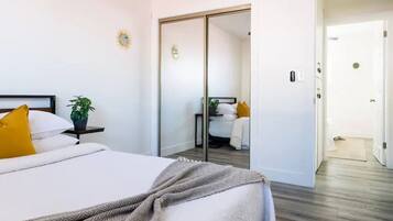 2 bedrooms, iron/ironing board, free WiFi, bed sheets