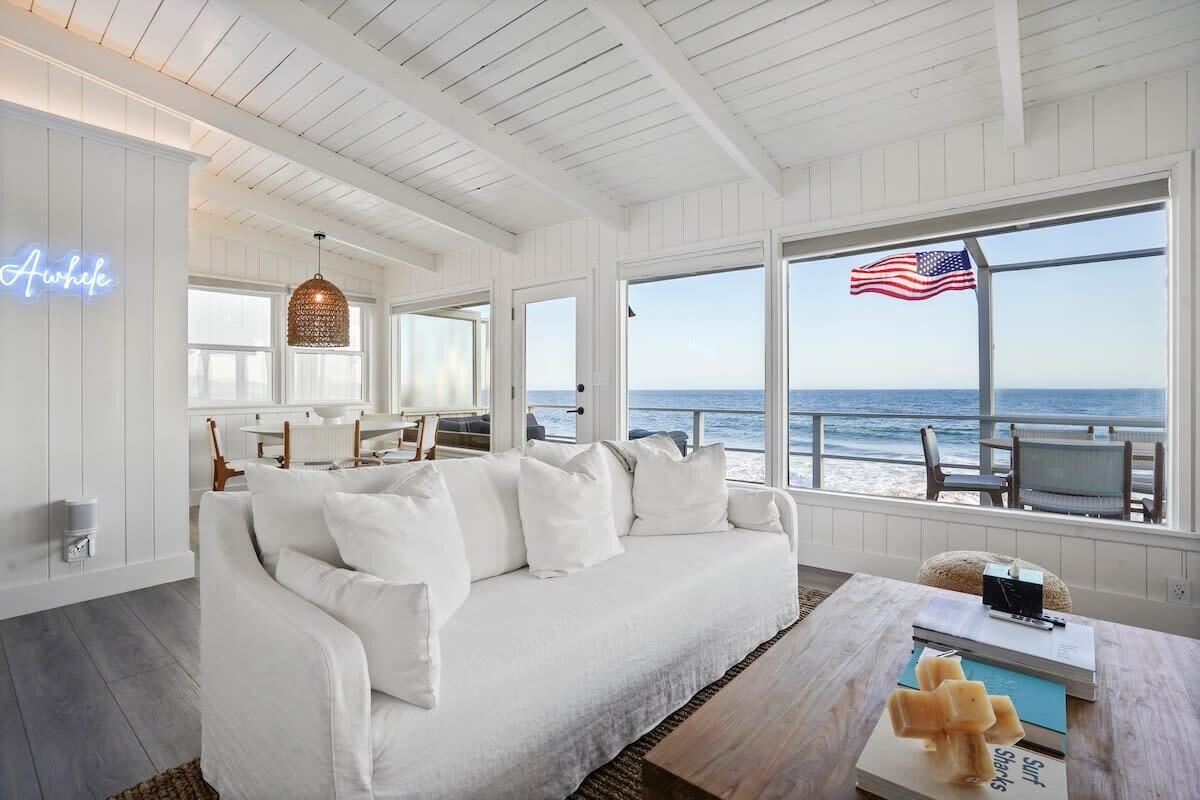 Carbon Beach Club Villa - Massive Sandy Beach! By Stay Awhile